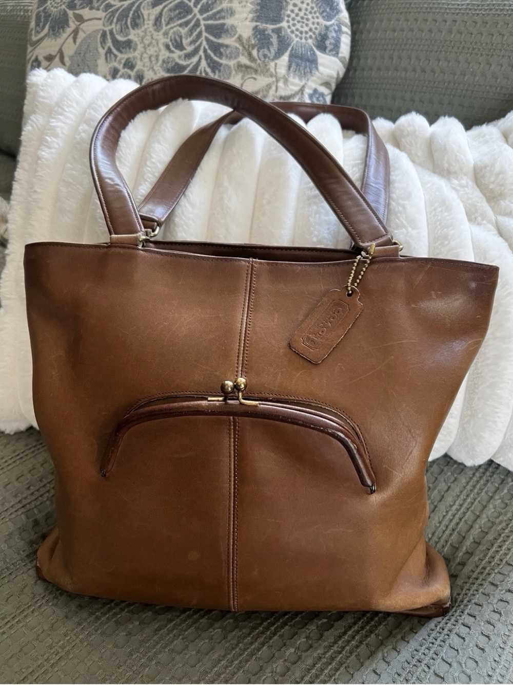 Authentic Vintage Coach Leather Skinny Tote 9546 Kisslock NYC Tan Saddle